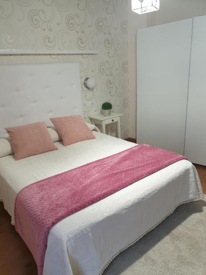 Apartamento Cine Colón Ribadeo Esterno foto